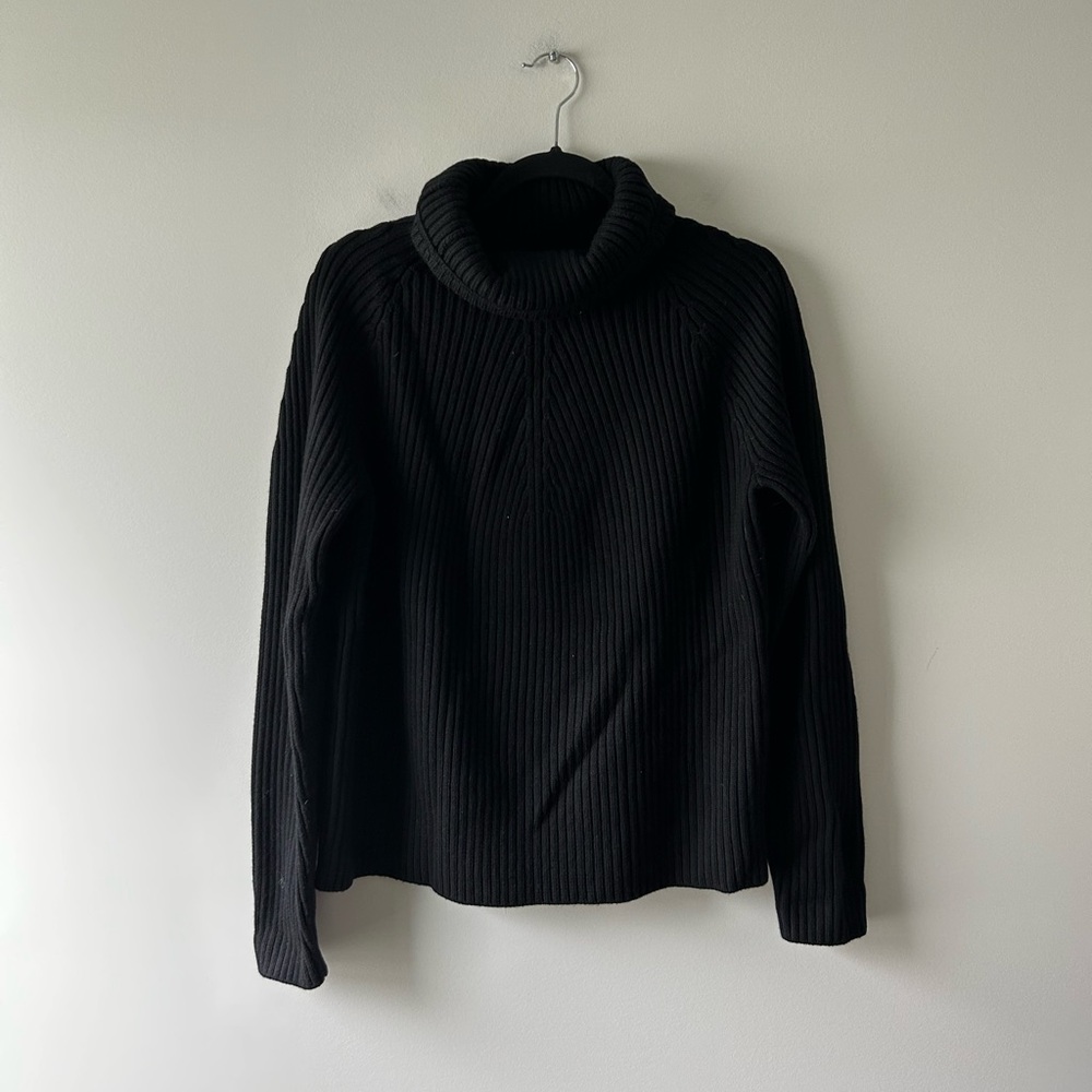 St. John black wool ribbed sweater
